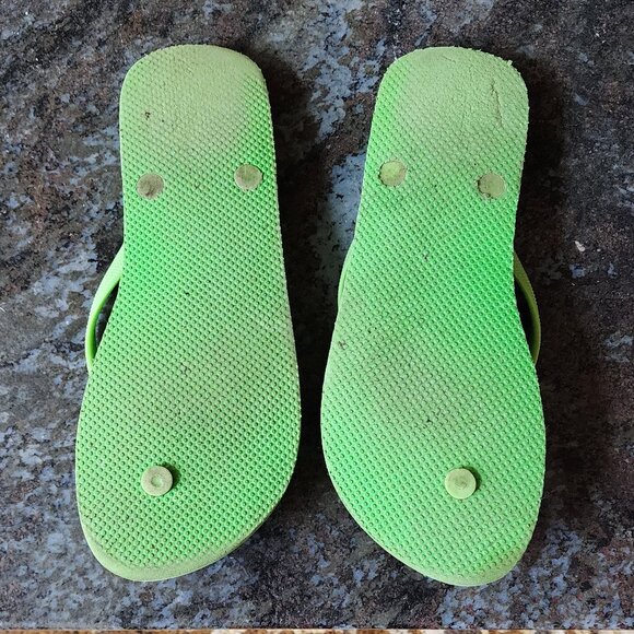 Old Navy Green Flip Flops Size 9 - Picture 14 of 14